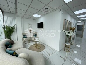 Retail in Saint-Maur-des-Fossés for lease Interior Photo- Image 1 of 5