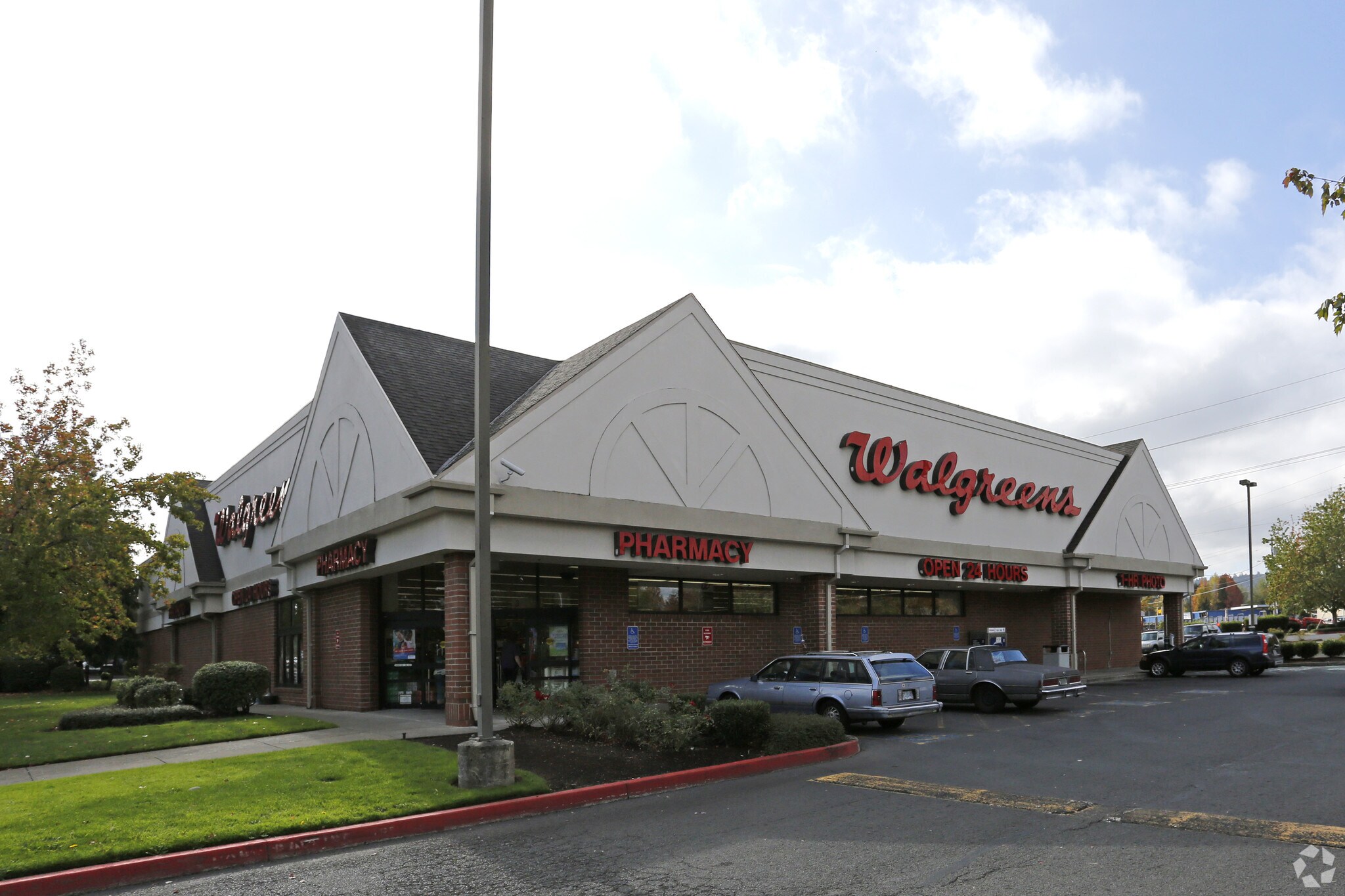 1950 NE Burnside St, Gresham, OR for sale Primary Photo- Image 1 of 1