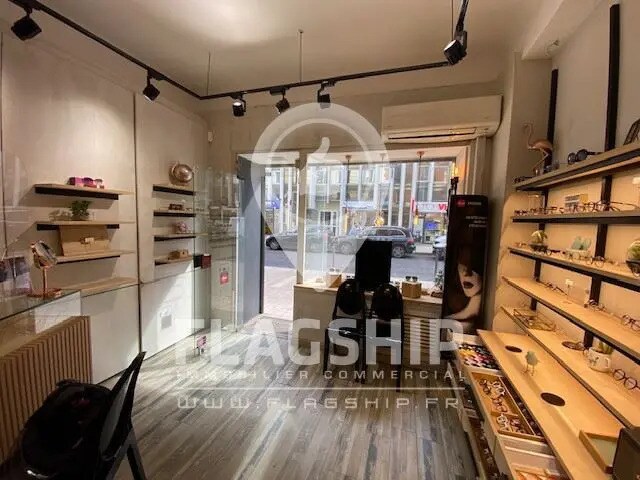 Retail in Vincennes for lease - Interior Photo - Image 2 of 6