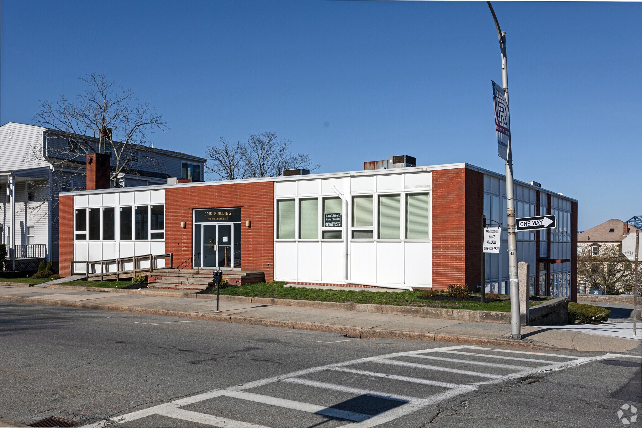 260 N Main St, Fall River, MA for lease Primary Photo- Image 1 of 14