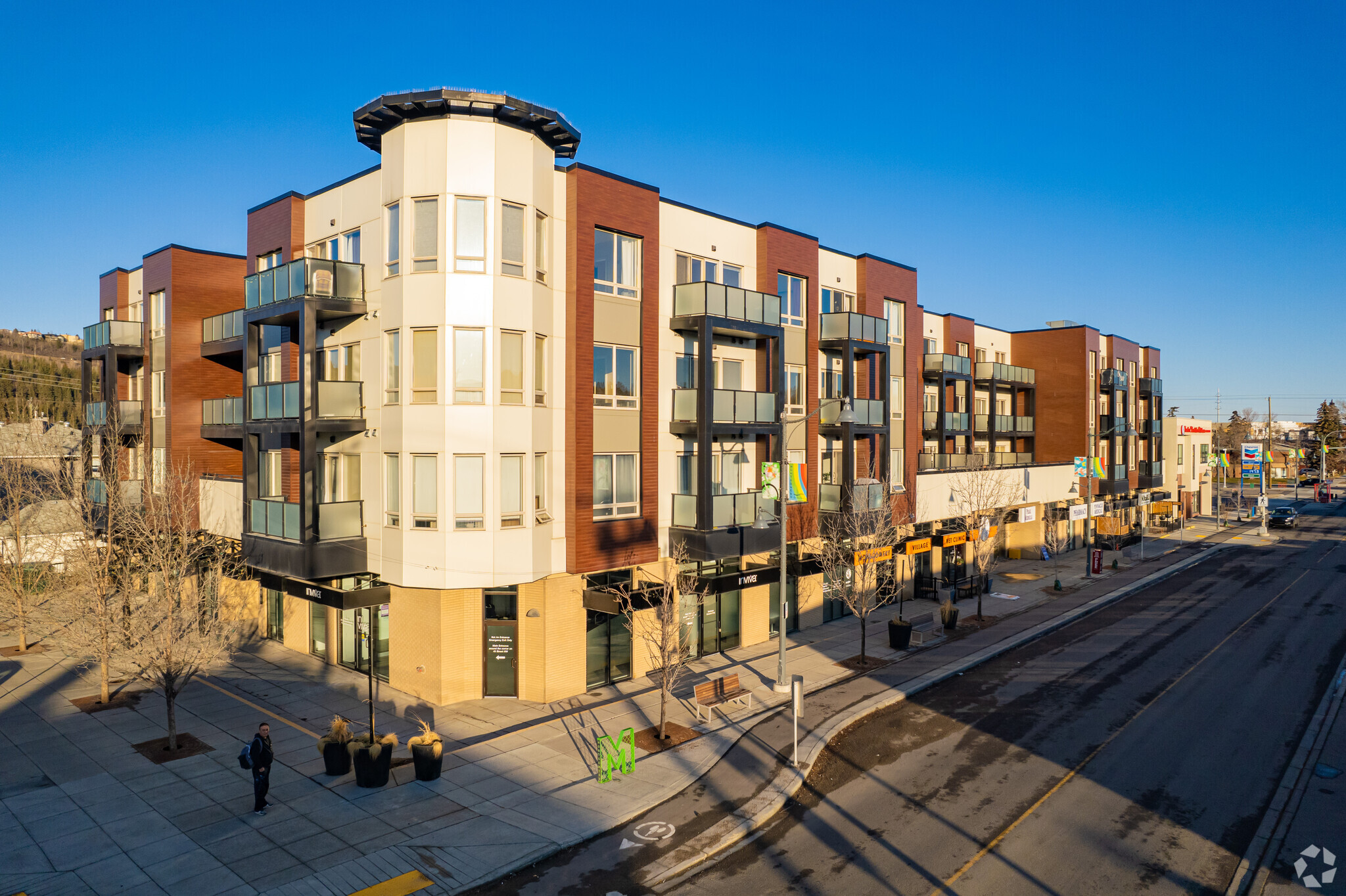 4611 Bowness Rd NW, Calgary, AB for sale Primary Photo- Image 1 of 1