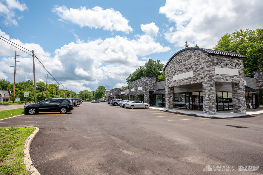 8533-8559 E Washington St, Chagrin Falls, OH for lease - Building Photo - Image 2 of 10