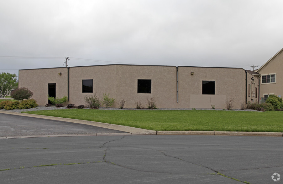 101 Marty Dr, Buffalo, MN for lease - Building Photo - Image 3 of 9