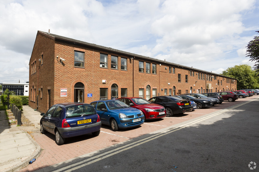 Nightingale Clos, Rotherham for lease - Primary Photo - Image 1 of 8