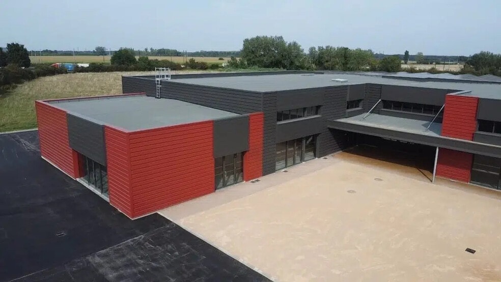 Flex in Sennecey-le-Grand for sale - Building Photo - Image 1 of 7