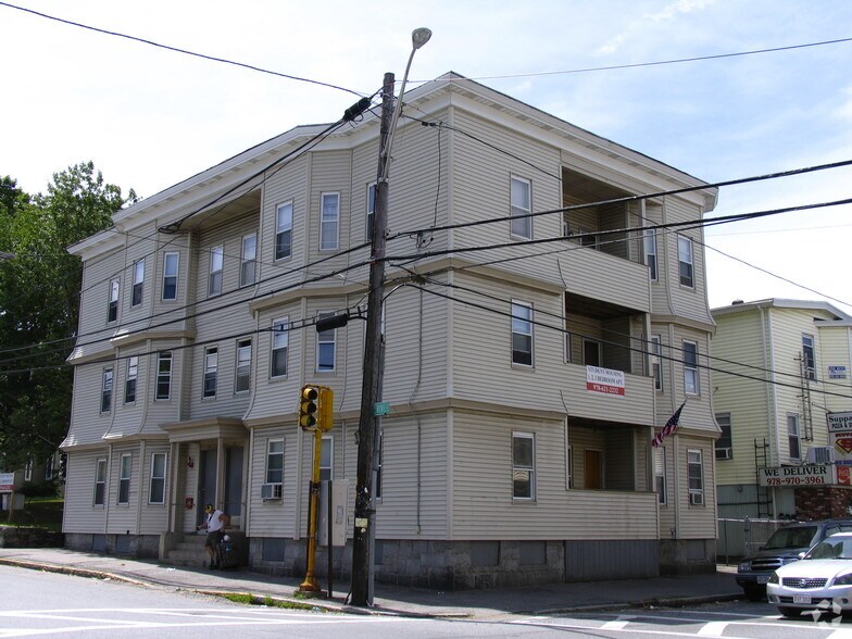 170-172 Riverside St, Lowell, MA for sale - Primary Photo - Image 1 of 2