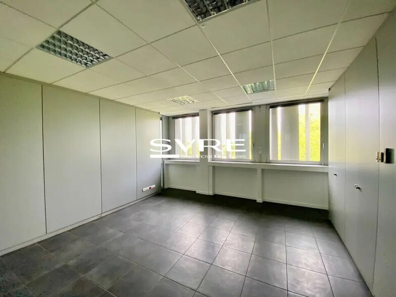 Office in Marseille for lease - Interior Photo - Image 3 of 7