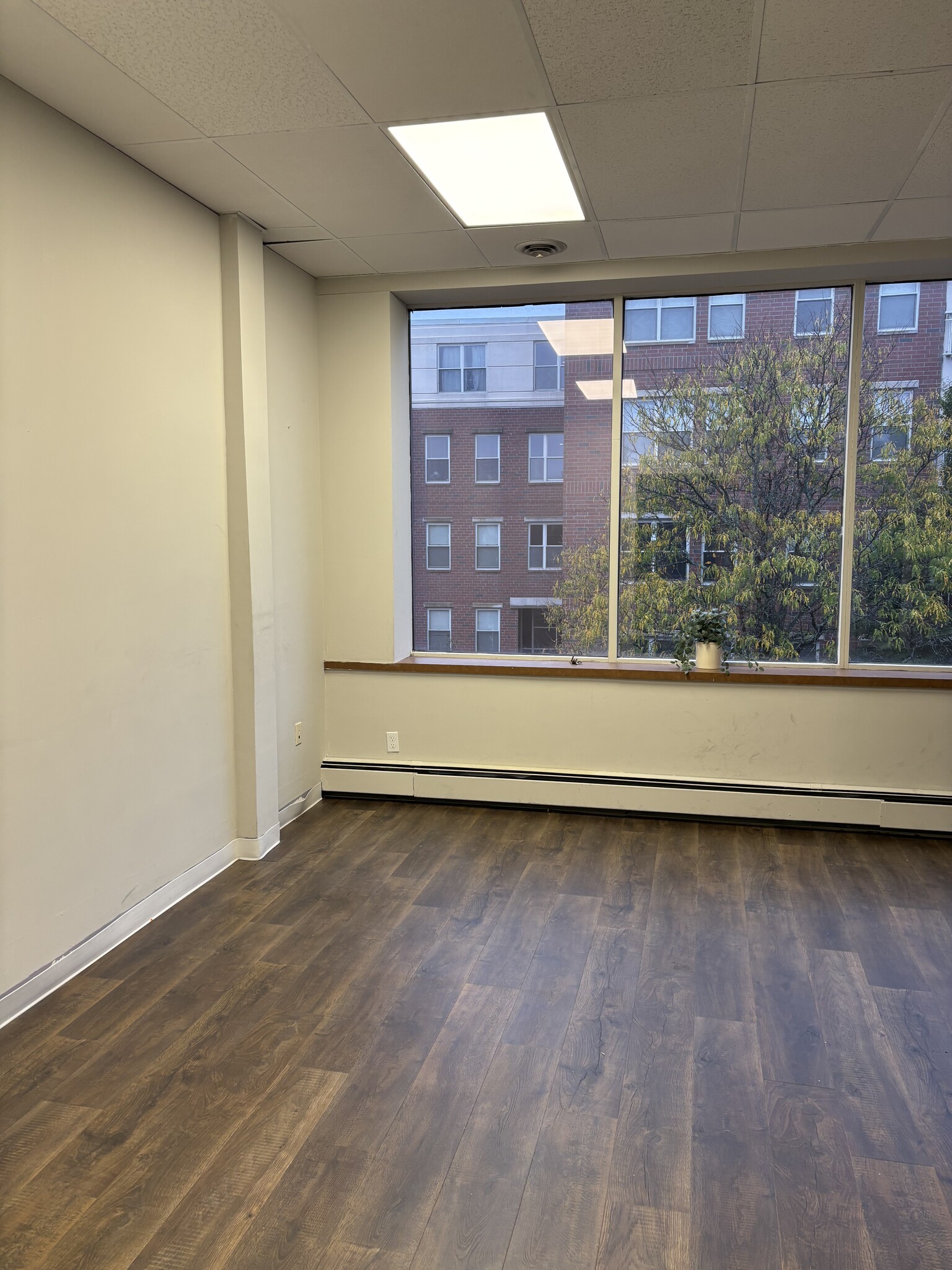 24 Crescent St, Waltham, MA for lease Interior Photo- Image 1 of 1