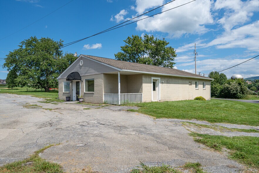 3178 Roanoke Rd, Daleville, VA 24083