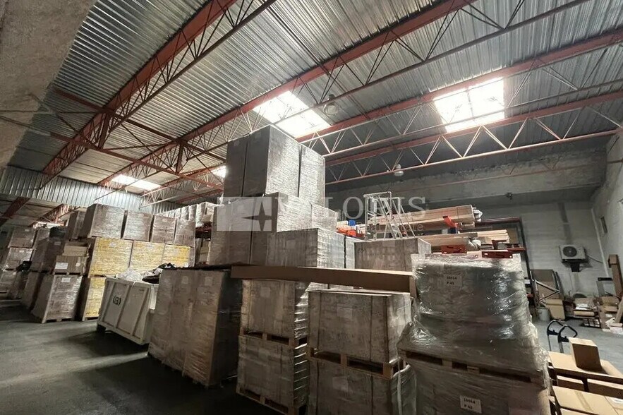 Industrial in Vitrolles for lease - Interior Photo - Image 1 of 7
