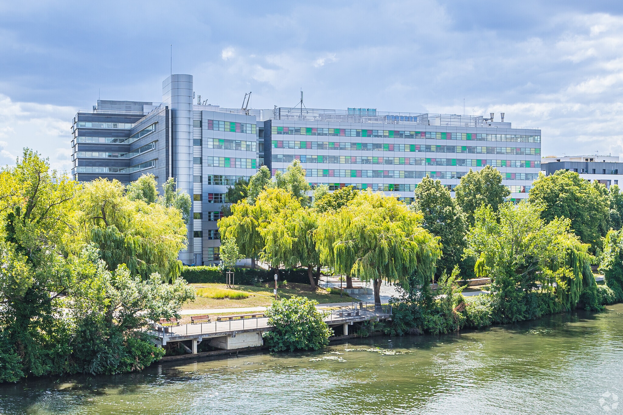 2-4 Rue Des Martinets, Rueil-Malmaison for lease Building Photo- Image 1 of 2