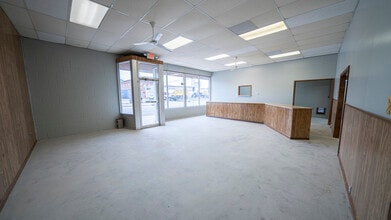 716 S 8th St, Saint Joseph, MO for lease Building Photo- Image 1 of 8