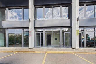 2310 St Laurent Blvd, Ottawa, ON for lease Building Photo- Image 2 of 5