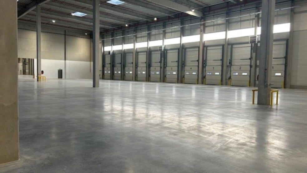 Industrial in Pléchâtel for lease - Building Photo - Image 3 of 12