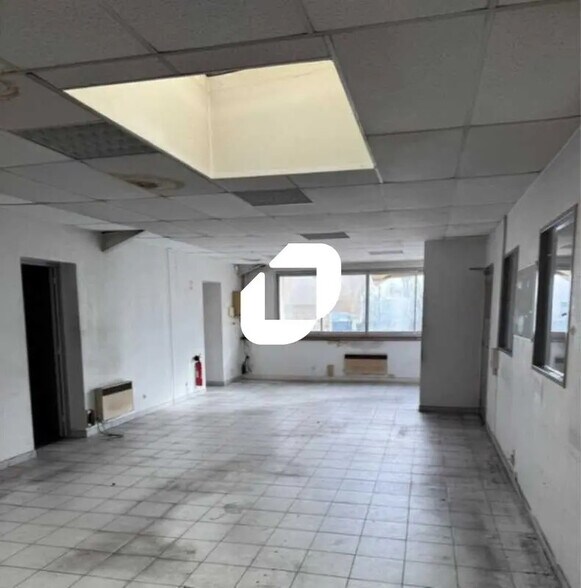 Flex in Morangis for lease - Building Photo - Image 3 of 11