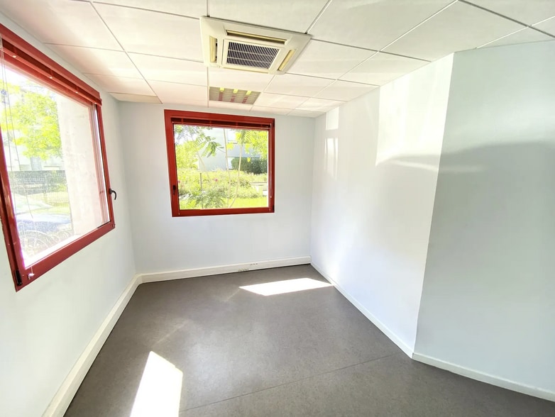 Office in Villeurbanne for sale - Interior Photo - Image 2 of 6
