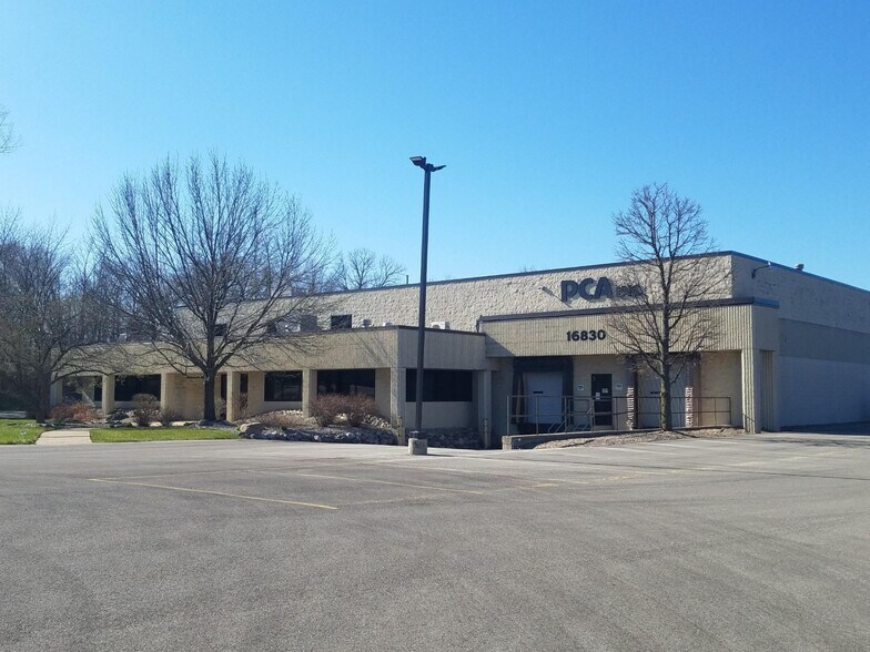 16830 Pheasant Dr, Brookfield, WI 53005