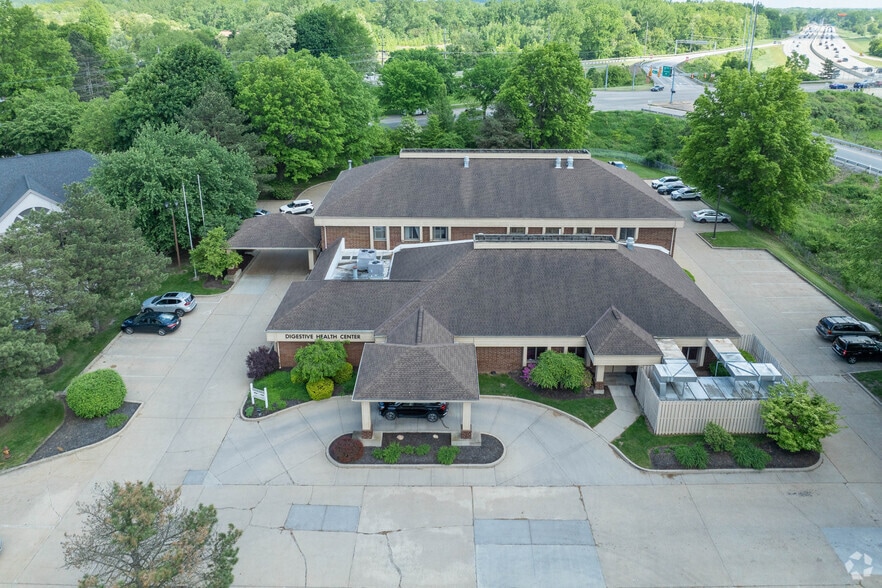 570 White Pond Dr, Akron, OH for lease - Building Photo - Image 2 of 5