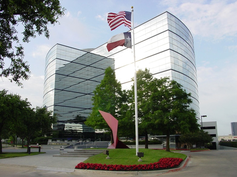 5220 Spring Valley Rd, Dallas, TX for lease - Building Photo - Image 2 of 9