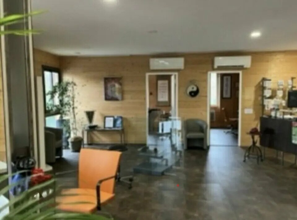 Office in BRIVE-LA-GAILLARDE for lease Interior Photo- Image 1 of 3