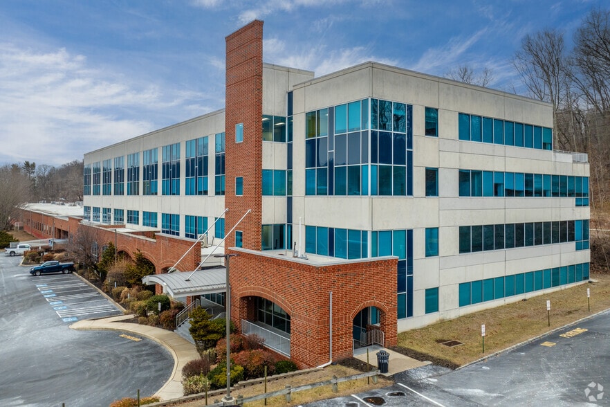 1000 River Rd, Conshohocken, PA for lease - Primary Photo - Image 1 of 5