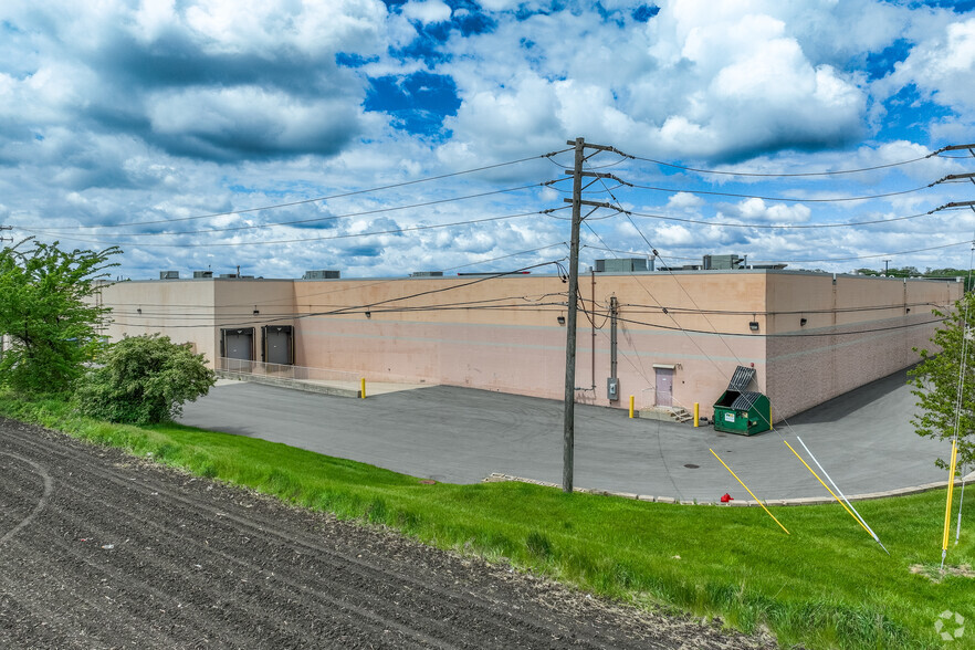 2540 Sycamore Rd, Dekalb, IL for sale - Building Photo - Image 3 of 9