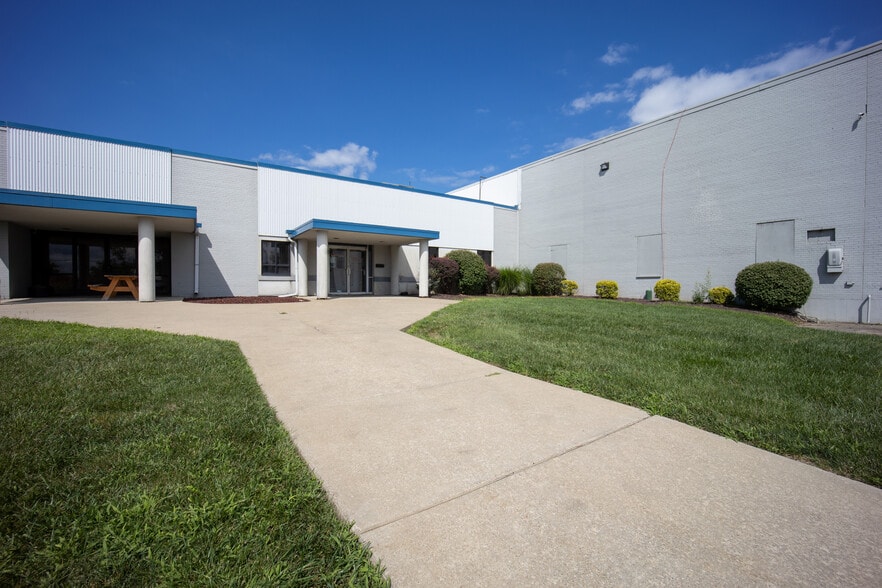 20600 Sheldon Rd, Brook Park, OH for lease - Building Photo - Image 3 of 4