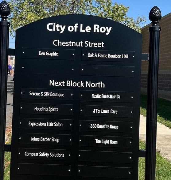 202 E Center St, Le Roy, IL for lease - Building Photo - Image 2 of 3