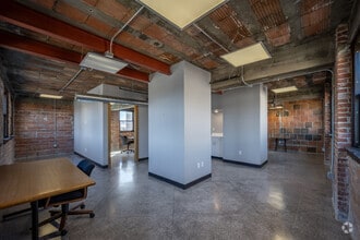 882 7th St W, Saint Paul, MN for lease Interior Photo- Image 2 of 8