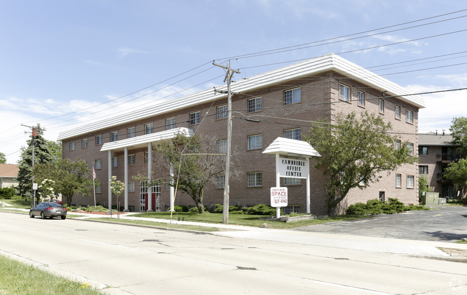 9401 W Beloit Rd, Milwaukee, WI for lease - Building Photo - Image 1 of 3