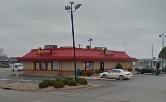 Hardee's - Marion, IL - Drive Through Restaurant