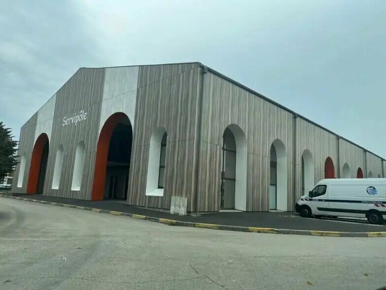 Flex in Bar-sur-Aube for lease - Building Photo - Image 3 of 3