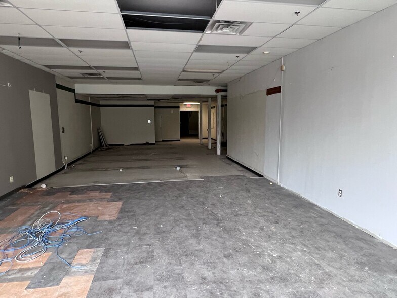 707 W Cross St, Ypsilanti, MI for lease - Interior Photo - Image 2 of 5