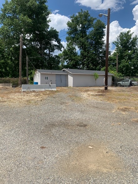 711 Old Ritchie Rd, Capitol Heights, MD for lease - Building Photo - Image 2 of 4