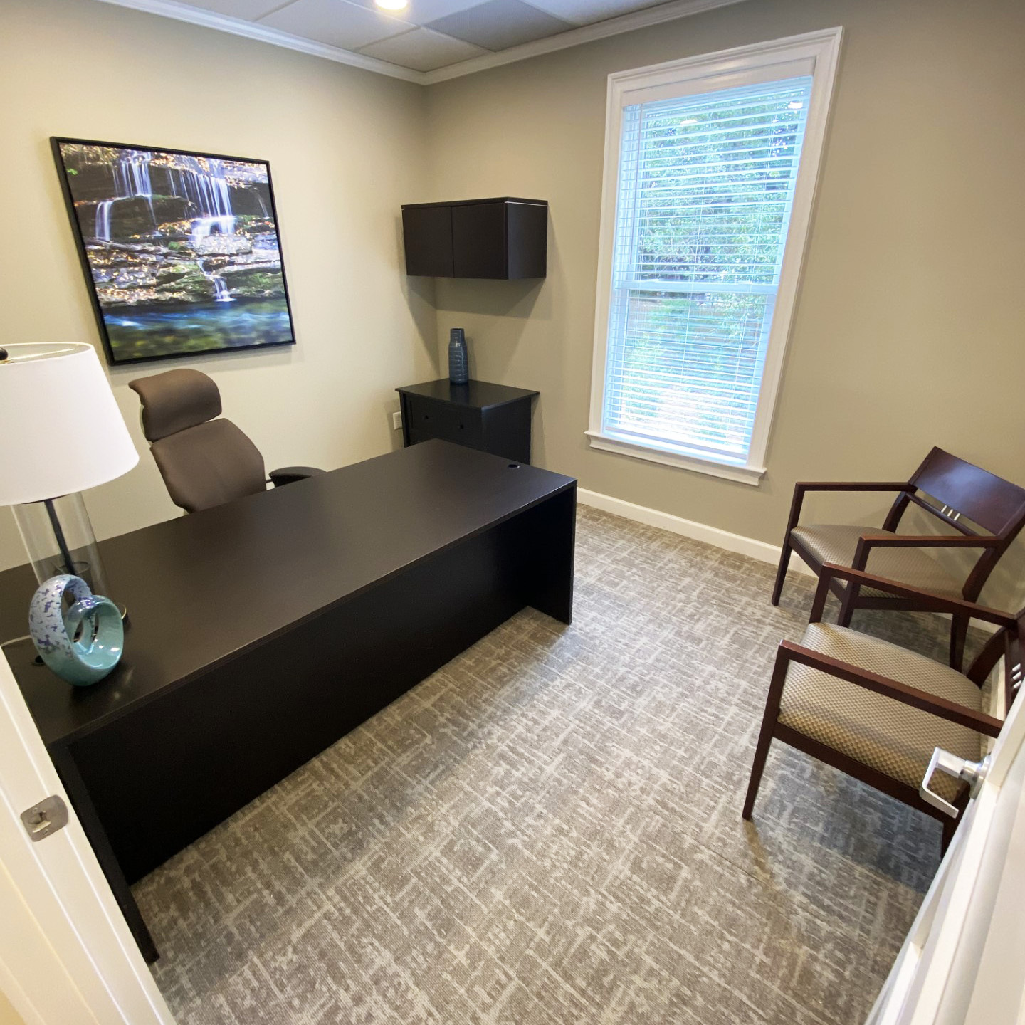 590 W Crossville Rd, Roswell, GA for lease Interior Photo- Image 1 of 14