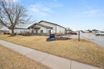427-435 Borden Ave, Sycamore, IL for lease Building Photo- Image 2 of 21