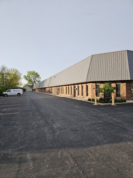 1402-1454 E 86th Pl, Merrillville, IN for lease - Building Photo - Image 3 of 24