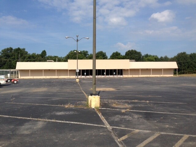 1401-1421 Pinecrest St, Brinkley, AR for sale - Building Photo - Image 1 of 1