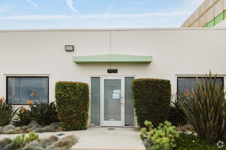 750 Lairport St, El Segundo, CA for lease - Building Photo - Image 2 of 17