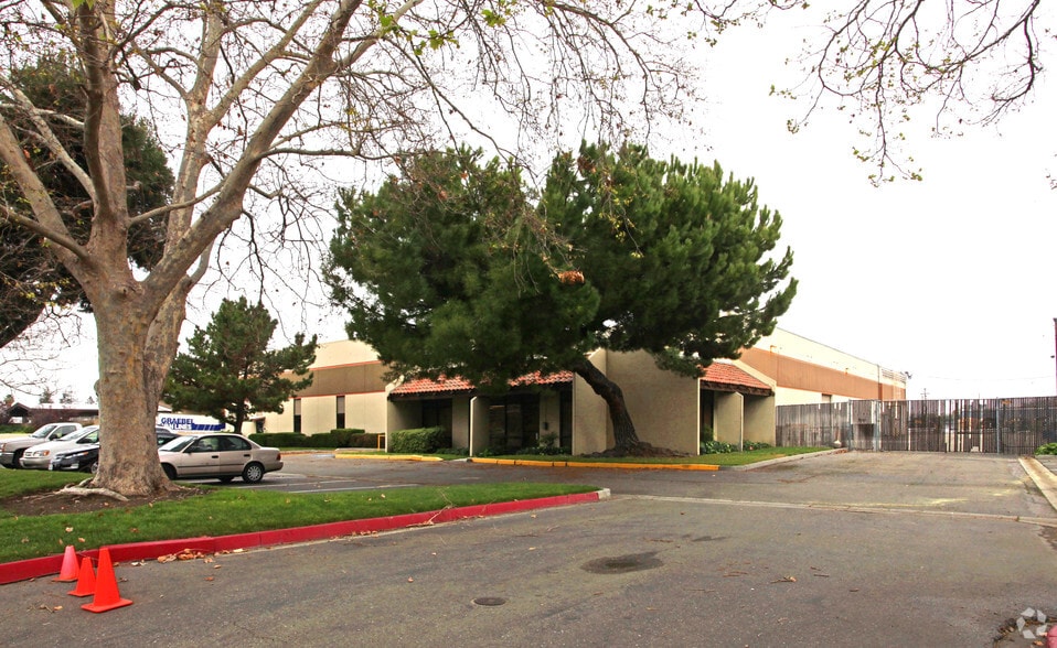 1501 Martin Ave, Santa Clara, CA for lease - Building Photo - Image 2 of 9