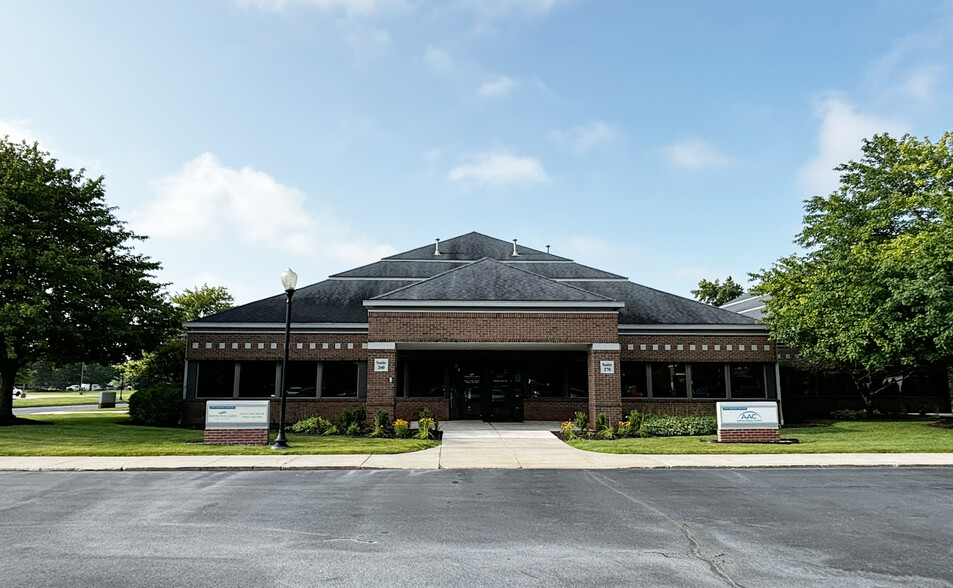 230-270 E Day Rd, Mishawaka, IN for sale - Building Photo - Image 1 of 22