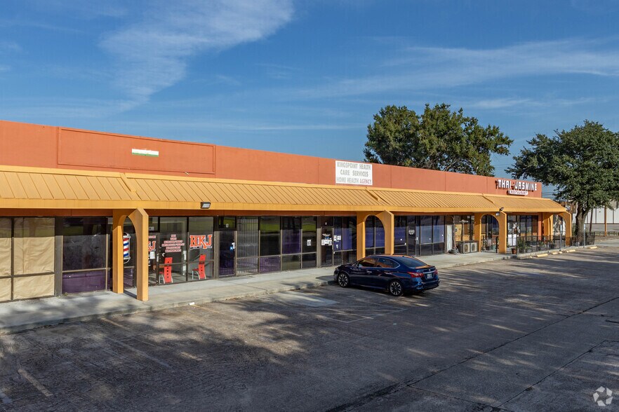 10900-10910 Kingspoint Rd, Houston, TX for lease - Building Photo - Image 3 of 6