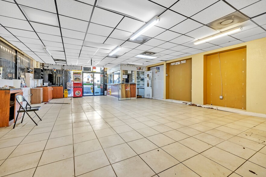 1224 NE 163rd St, North Miami Beach, FL for lease - Interior Photo - Image 3 of 5