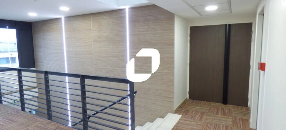 Office in Champs-sur-Marne for lease - Interior Photo - Image 3 of 4