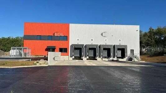 Industrial in Chantepie for lease - Building Photo - Image 1 of 4