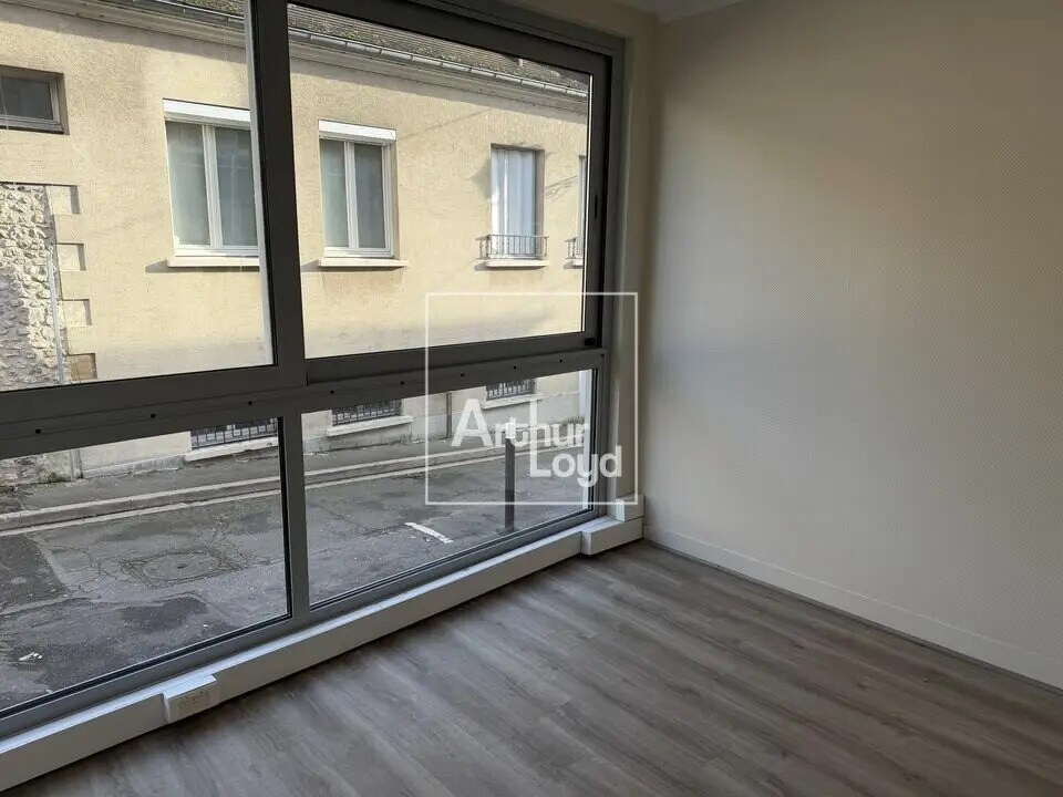 Office in Melun for sale Interior Photo- Image 1 of 6