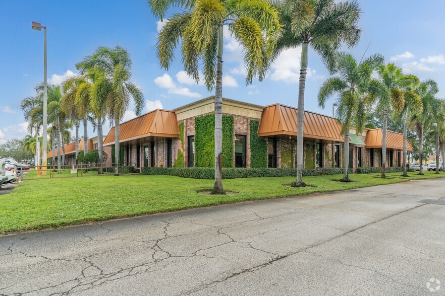 541 S State Road 7, Margate, FL for lease - Building Photo - Image 3 of 33