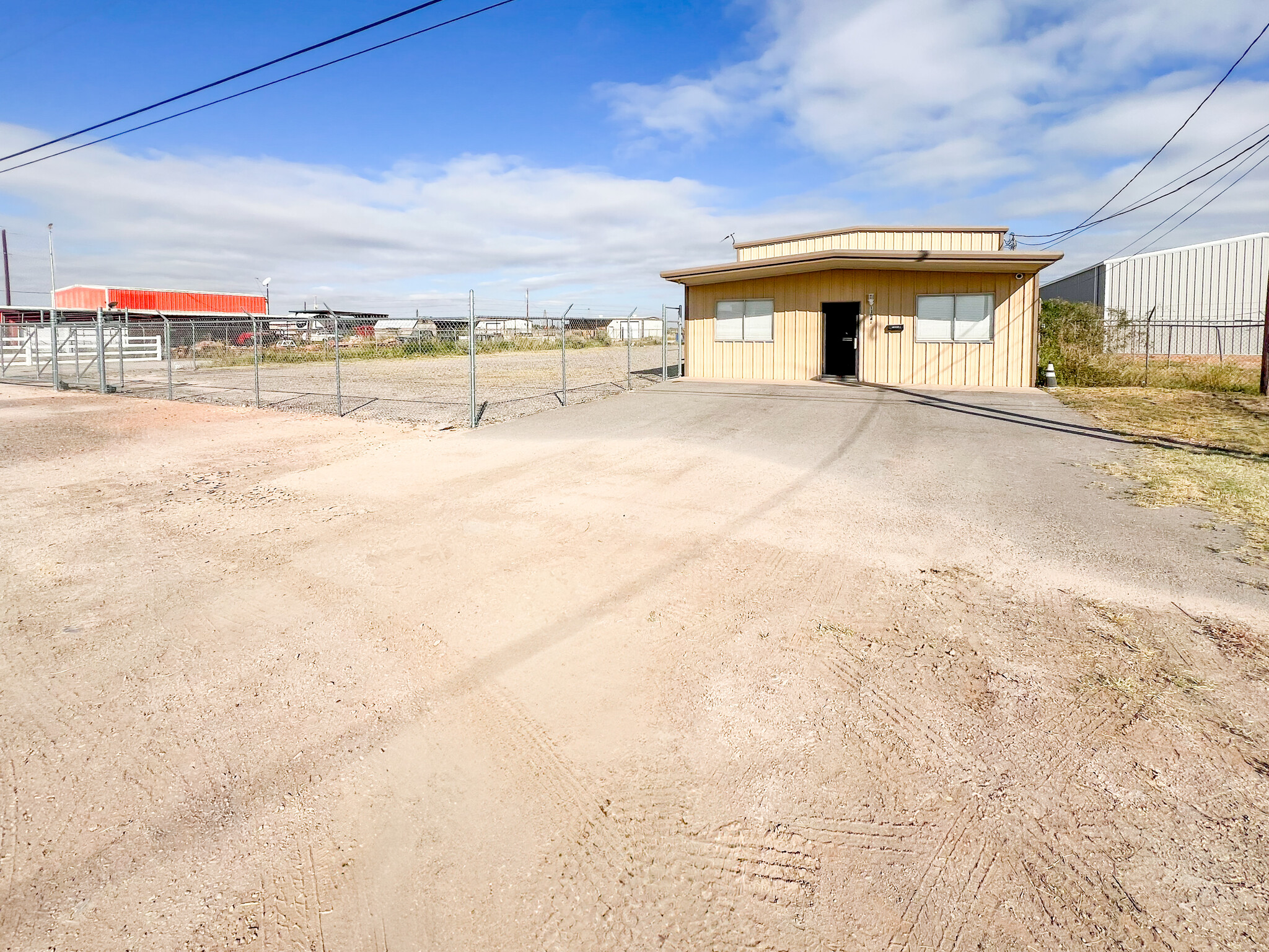 1304A Dayton Rd, Midland, TX for lease Building Photo- Image 1 of 33