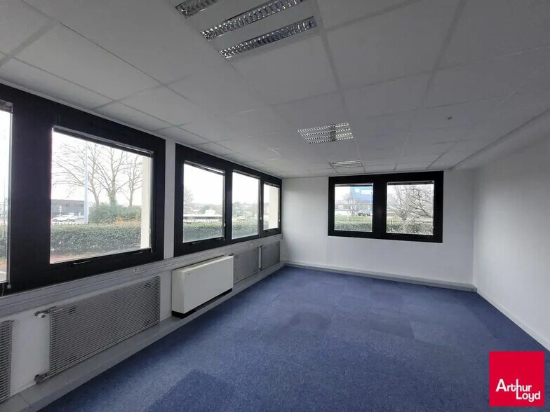 Office in Le Mans for lease - Interior Photo - Image 2 of 4