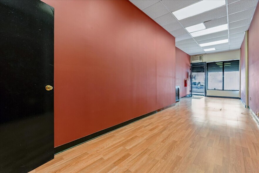 20-77 Steinway St, Astoria, NY for sale - Building Photo - Image 1 of 1